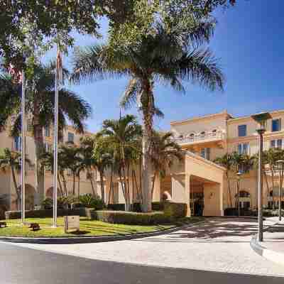 Hilton Naples Hotel Exterior