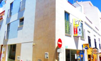 The 17 Party Hostel
