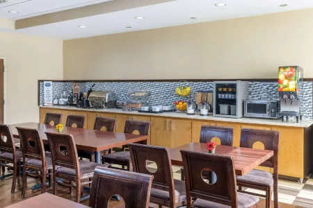 Baymont by Wyndham Columbus GA Отели рядом с достопримечательностью «Columbus State University Department of Theater»