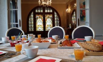 Le Castel Guesthouse