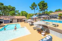 Azureva Ronce les Bains - Pools