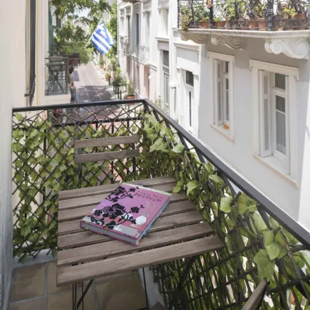 Athenian House in Plaka Villa by Athenian Homes