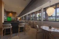 Ritz Barra de São Miguel - С баром