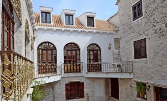 Palace Derossi