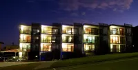 Merrima Court Holidays Hotel dekat Kings Beach