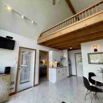 Private Oceanfront Cabin with Hot Tub - Doc Holiday Cabin Rooms