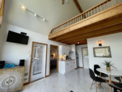 Private Oceanfront Cabin with Hot Tub - Doc Holiday Cabin