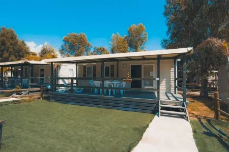 Sporting Club Village Отели рядом с достопримечательностью «The Righteous of Sicily»