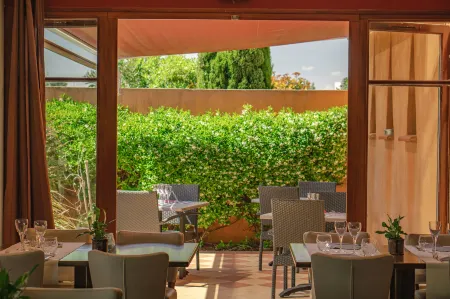 Le Mas de Gaujac Отели в г. Сен-Лоран-де-ла-Кабрерис