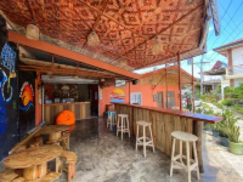 West Coast Beach House Hoteles en Moalboal