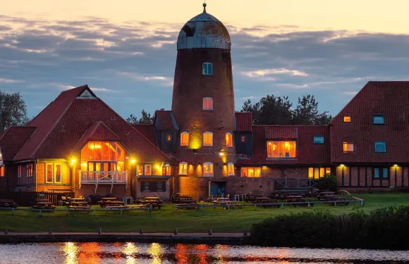 米爾頓凱恩斯東M1-J14路口假日酒店