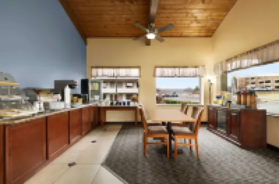 เดย์สอินน์ บายวินด์แฮม โอ๊ค ริดจ์ น็อกซ์วิลล์ โรงแรมในโอคริดจ์