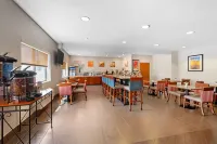Comfort Inn & Suites North Greenfield - Aamiainen