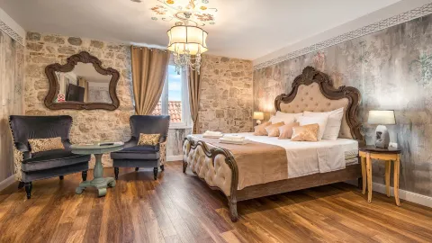 Plaza Marchi Old Town - Mag Quaint & Elegant Boutique Hotels in Split