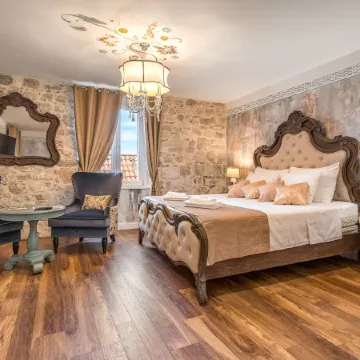 Plaza Marchi Old Town - Mag Quaint & Elegant Boutique Hotels