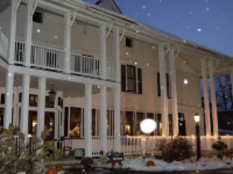 โรงแรมฮิสทอริค บรอดอัลบิน โรงแรมในFulton County