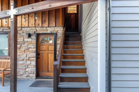 Hruza Hideout by Avantstay Walkable Location + Free Ski Shuttle, Mountain View