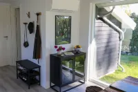 The Comfort of This Cottage Merges with Nature Hôtels à : Holbaek