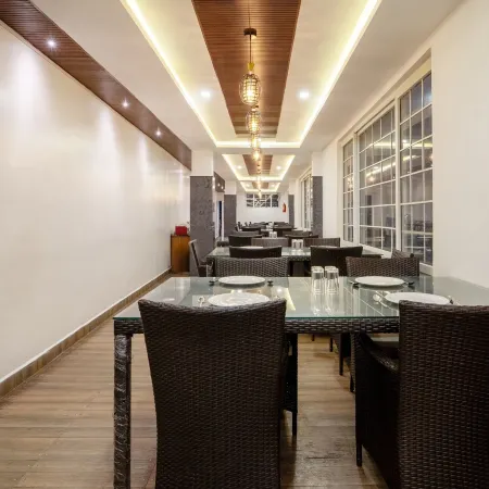 Treebo Skydale Premium Suites, 1500 Mtrs from Ooty Lake