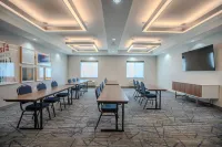Holiday Inn Express & Suites Cleveland