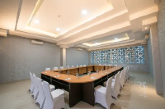 グリヤ・プルサダ・コンベンション・ホテル＆リゾート バンドゥンガンのホテル