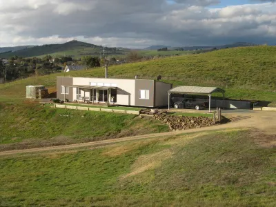 Omeo Mountain Views. Peace and Tranquillity
