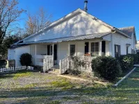 Pet-Friendly 2BR Ranch Wifi Parking Near RTP Hotels near American Tobacco Trail - White Oak Church Road Parking