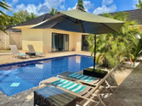 Grand Amber Villa Hotels in Galu