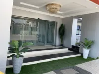 LIS Hotel and Suites