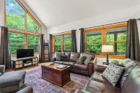 Charming Cottage with Wood Burning Fireplace and Outdoor Oasis - Inviting Retreat