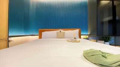 Elegant 2BR Loft Garden Villa at Collins Boulevard Apartment