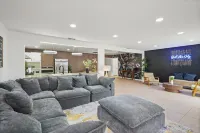 Sleeps 14 - Heated Pool - Jacuzzi - Firepit - Game Room