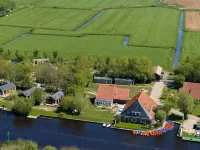 Waterlodge Tomke in Nes Hotels in Grouw