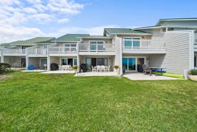 Seacrest - 6 - 2 Br Townhouse by RedAwning
