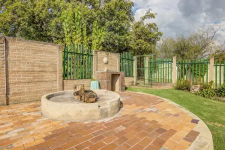 Edenvale Guest House Отели в г. Иденвейл