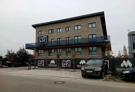 Hira Boarding Aparthotel Отели в г. Дингольфинг-Ландау