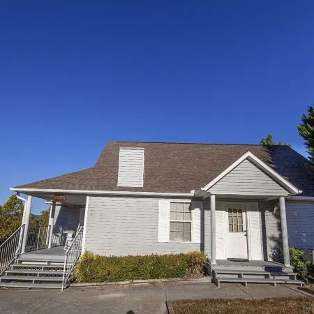Our Tennessee Mountain Home - Great Location! Close to All the Action! 2 Bedroom Cabin by Redawning