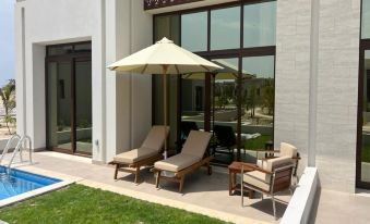 One-bedroom Oasis With Pool View