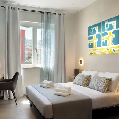 Mare Fuori Rooms Hotels near Leonelli's Beach