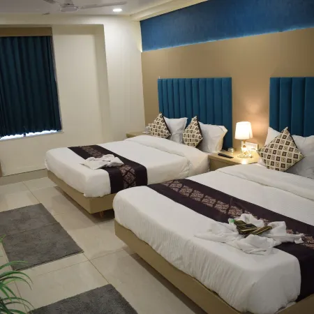 HOTEL ROYAL SQUARE
