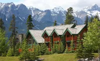 A Bear and Bison Country Inn