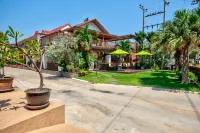 Palm Beach Resort Hotel dekat Wat Wang Yao