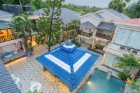 Emperor Ozran by Alaya Stays - Rooftop Pools