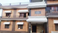 HOTEL GAYATRI Palace Hotels in Mughalsarai Railway Settlement