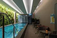 Vibe Hotel Melbourne - Pool