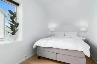 Wonderfully Located, 2bedroom, Balcony Hotels in Skjong