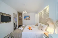 Central Split Rooms and Apartments Paese - Pensionat