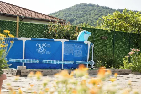 Three Bedroom House with Garden Only 10 km from Veliko Tarnovo Отели в г. Natsovtsi