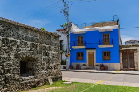 Del Mar Guest House Отели рядом с достопримечательностью «Torre del Reloj»