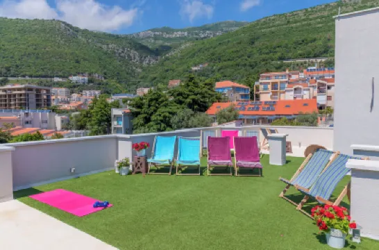 Apartments Fortunella Hotels near Petrovac beach